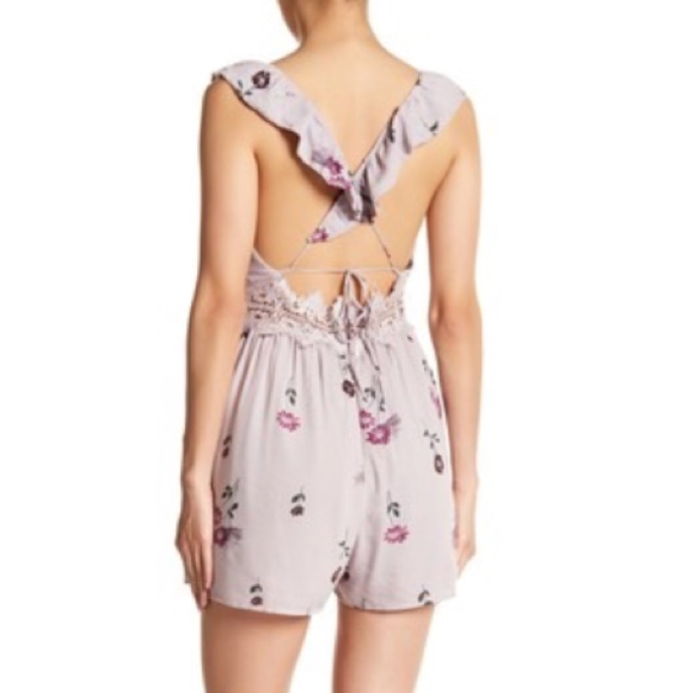 En Creme floral lavender v neck plunge romper - Picture 2 of 4